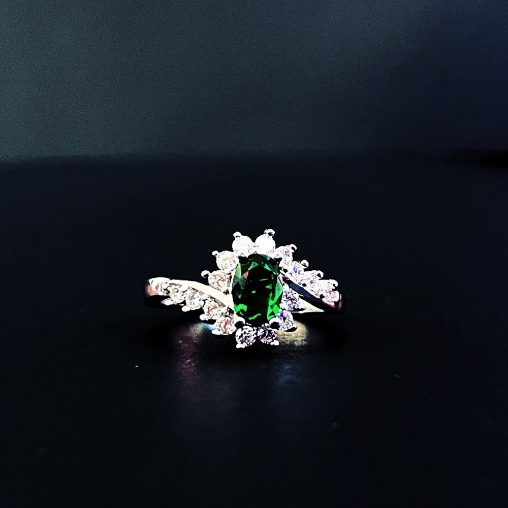 925 Sterling Silver Ring with Cubic Zirconia - Picture 4 of 6